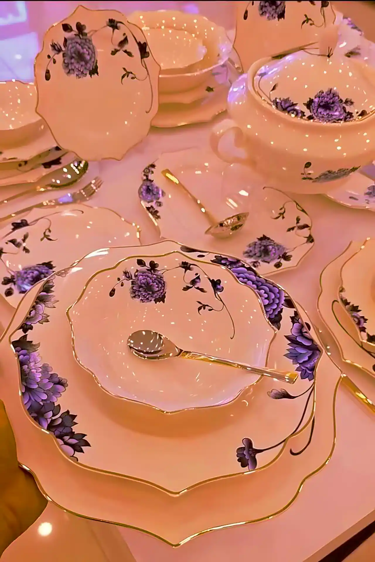 ظروف پذیرایی کلاسیک مدرن