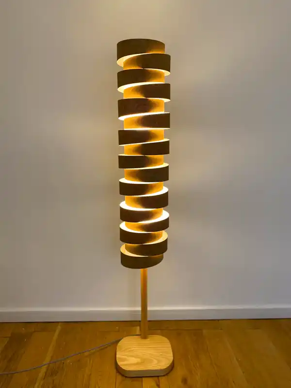 آباژور ایستاده چوبی مدرن + دکوراسیونی اصیل،خاصِ شما؛با آباژور ایستاده چوبی مدرن