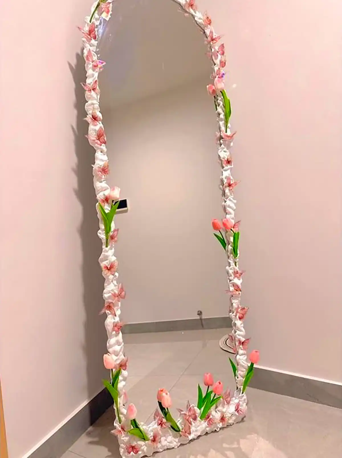 آینه با قاب گل