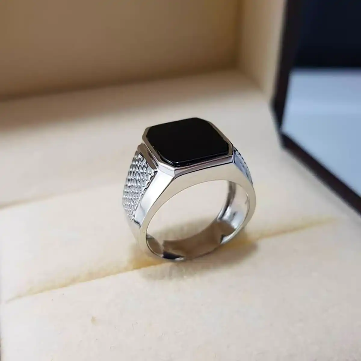 انگشتر مردانه لاکچری