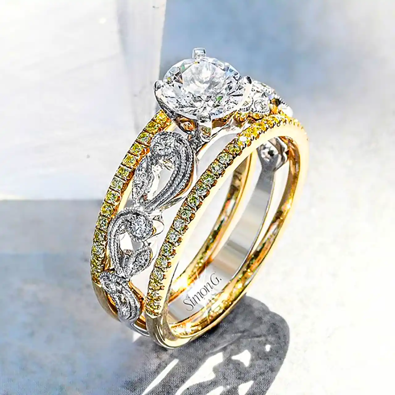 انگشتر لاکچری با نگین درشت