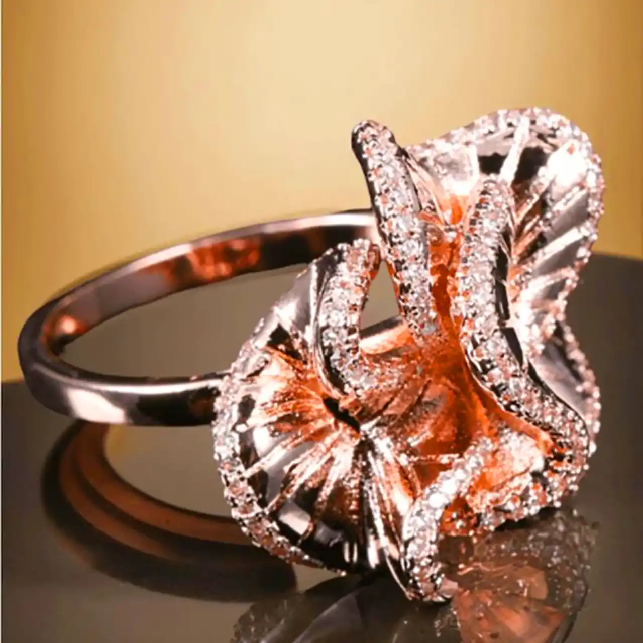 انگشتر لاکچری با نگین درشت