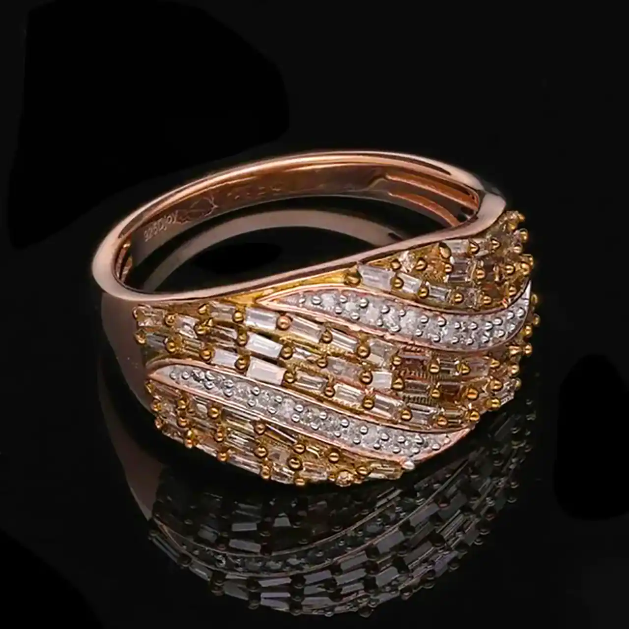 انگشتر لاکچری با نگین درشت