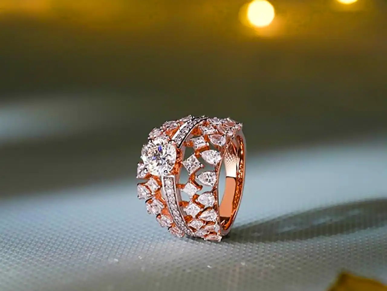 انگشتر لاکچری با نگین درشت