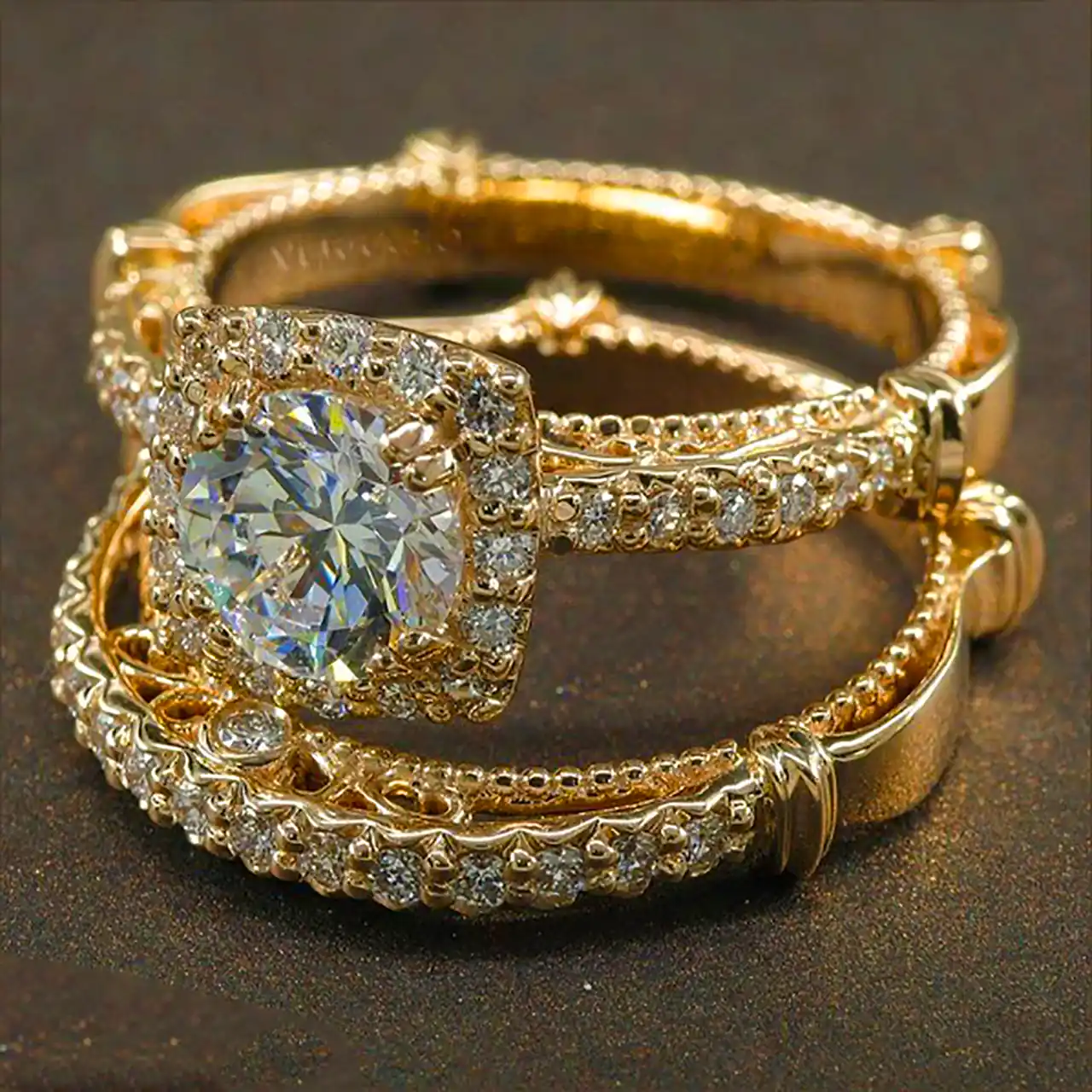 انگشتر لاکچری با نگین درشت