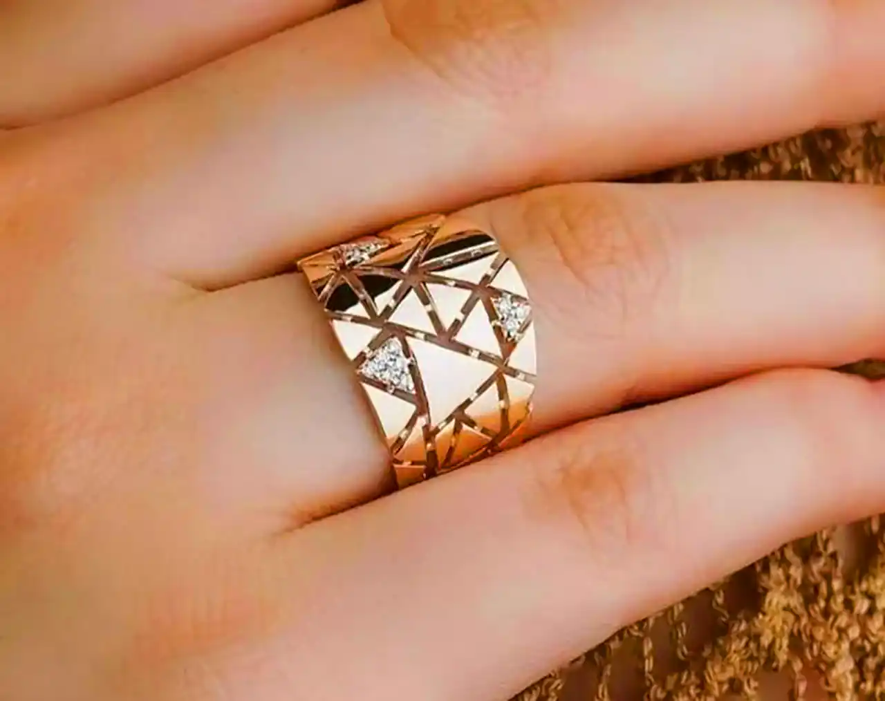 انگشتر طلا مدروز 