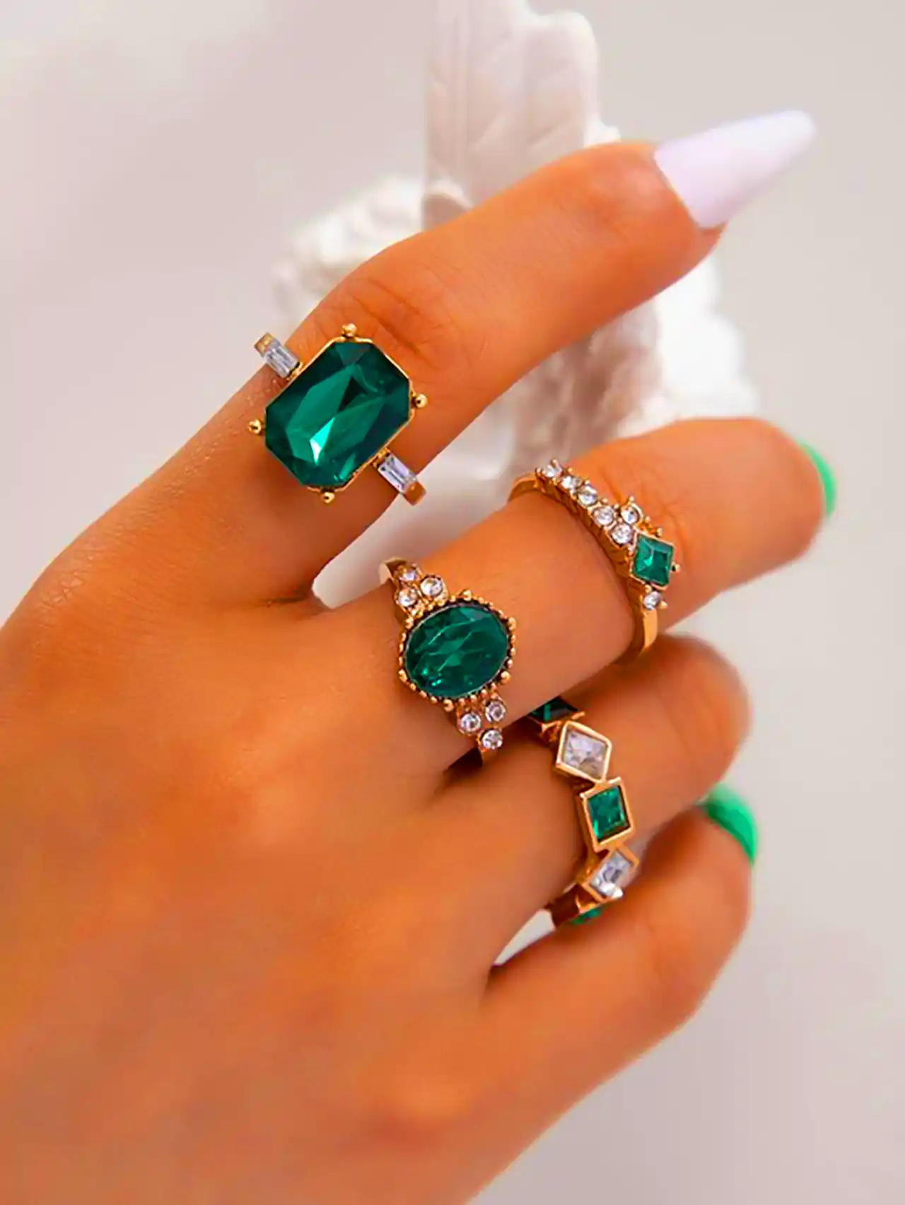 انگشتر زمردی شیک و خاص