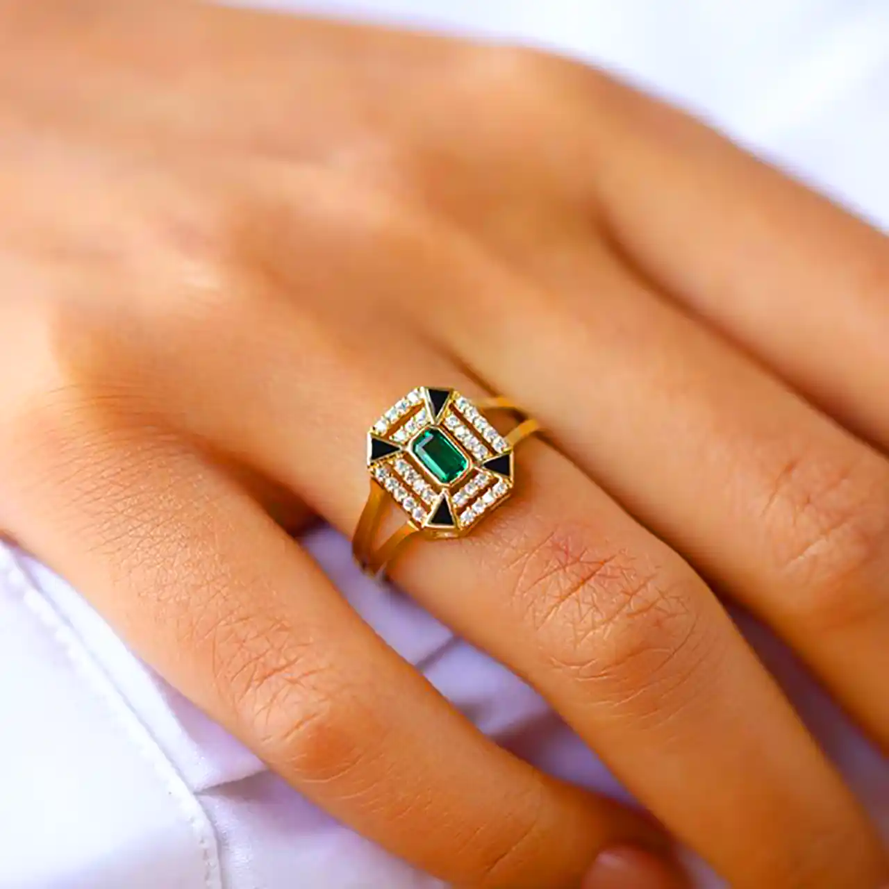 انگشتر زمردی شیک و خاص