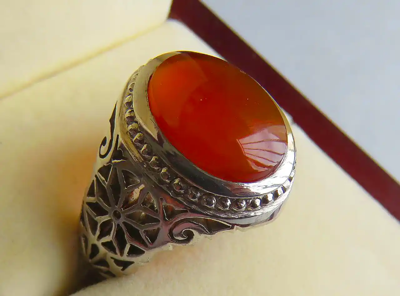 انگشتر مردانه با عقیق قهوه ای