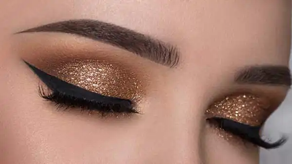 تعبیر خواب آرایش سایه چشم + برای زن متاهل و باردار و دختر مجرد و از دید مولف