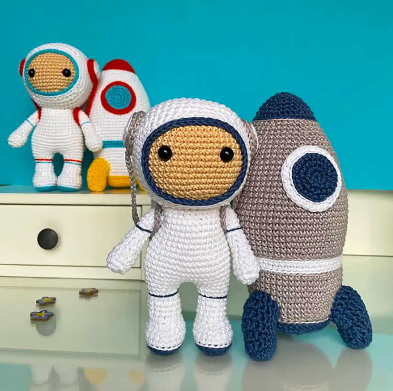 عروسک موشک بافتنی