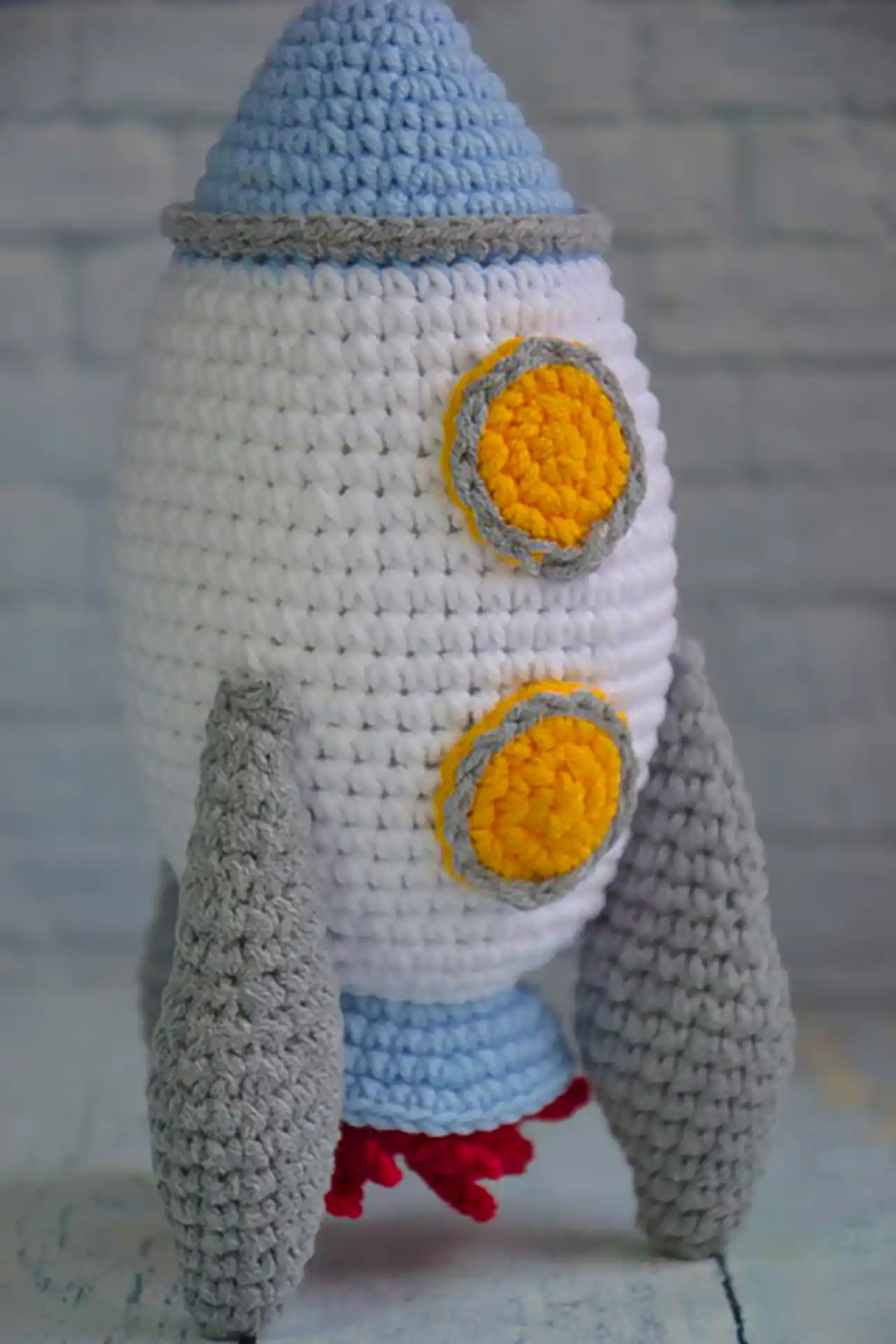 عروسک موشک بافتنی