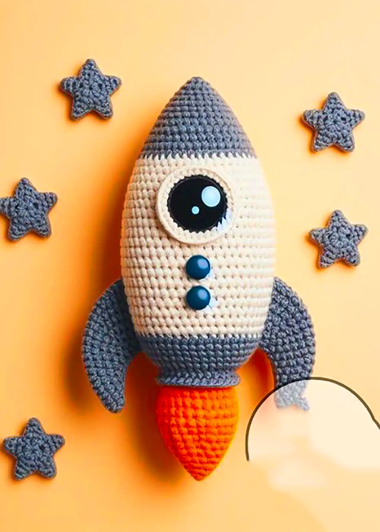 عروسک موشک بافتنی