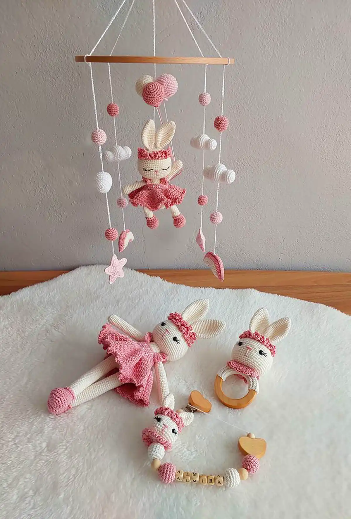 آویز بالا تخت نوزادی