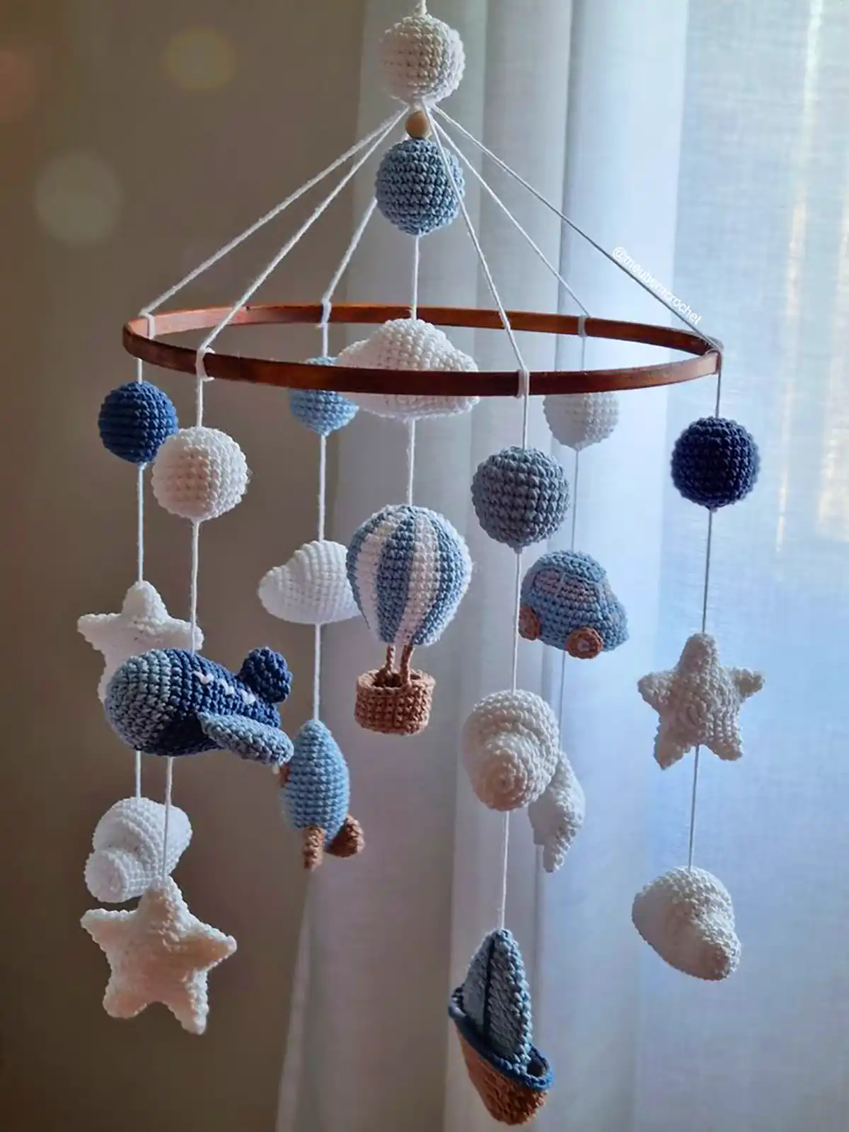 آویز بالا تخت نوزادی