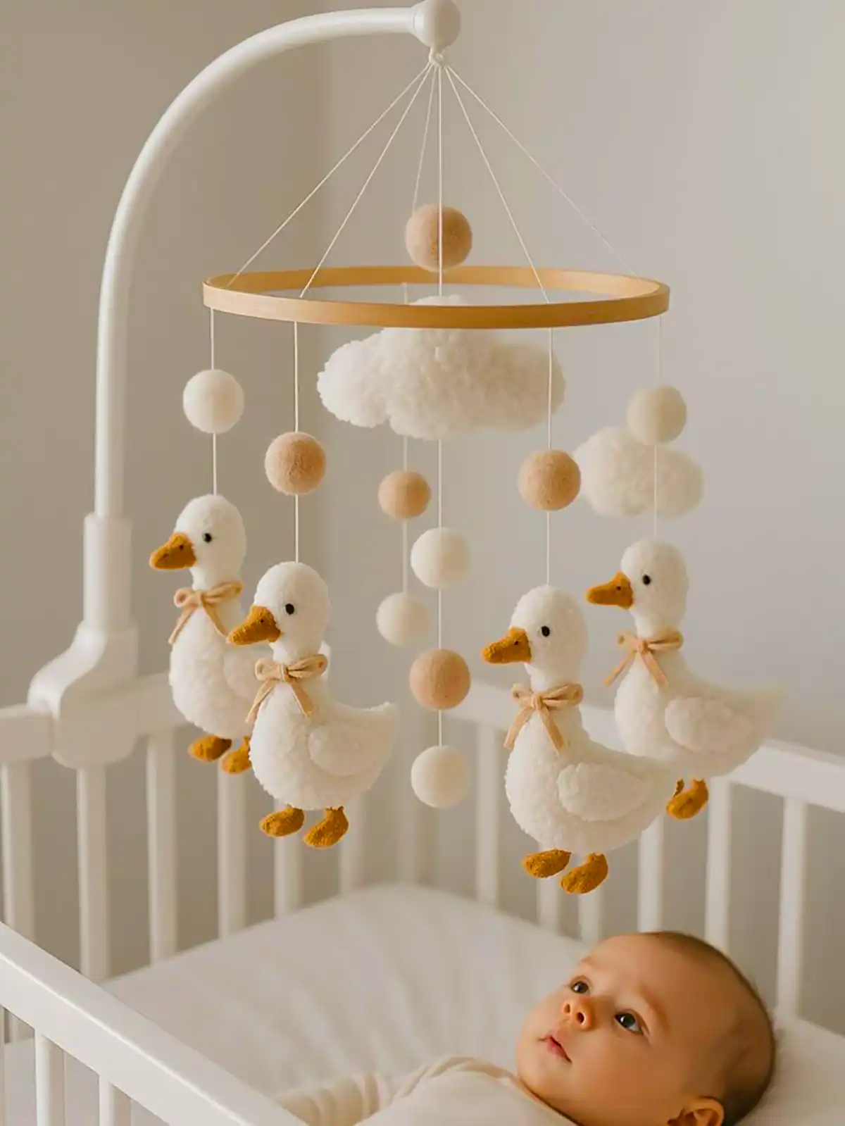 آویز بالا تخت نوزادی