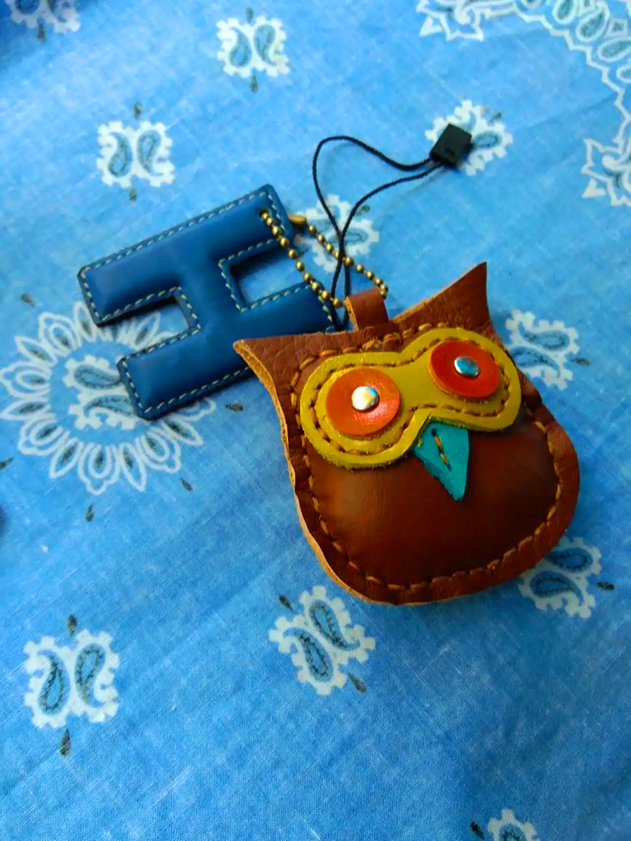 آویز چرمی دست دوز