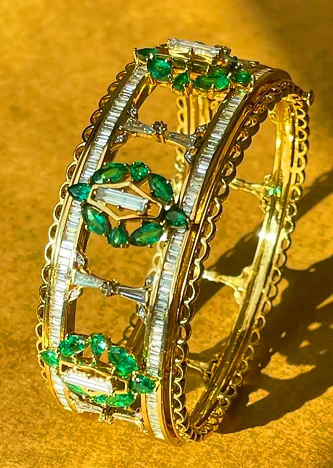 بنگل جواهرنشان لوکس