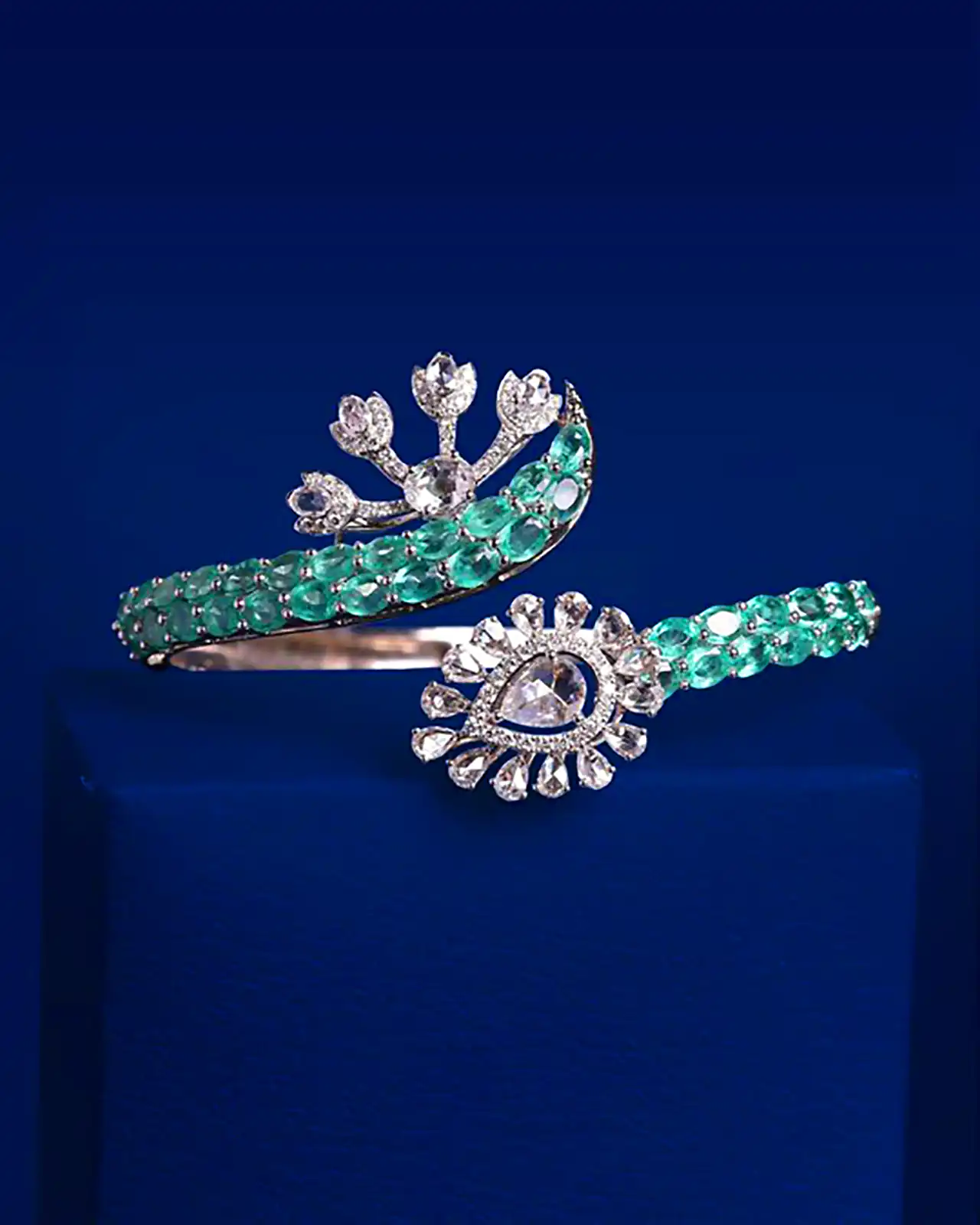 بنگل جواهرنشان لوکس