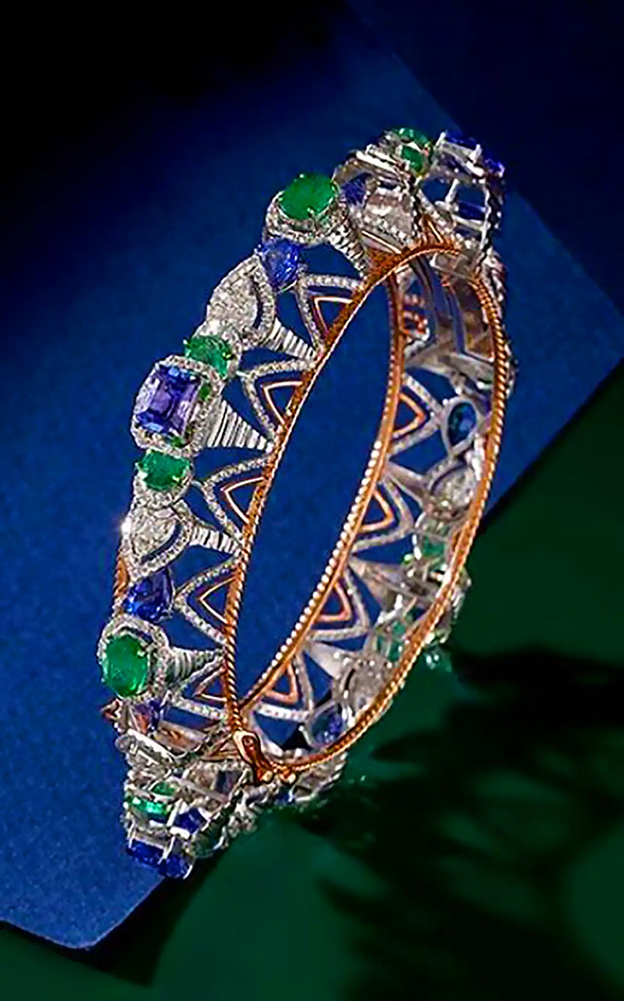 بنگل جواهرنشان لوکس