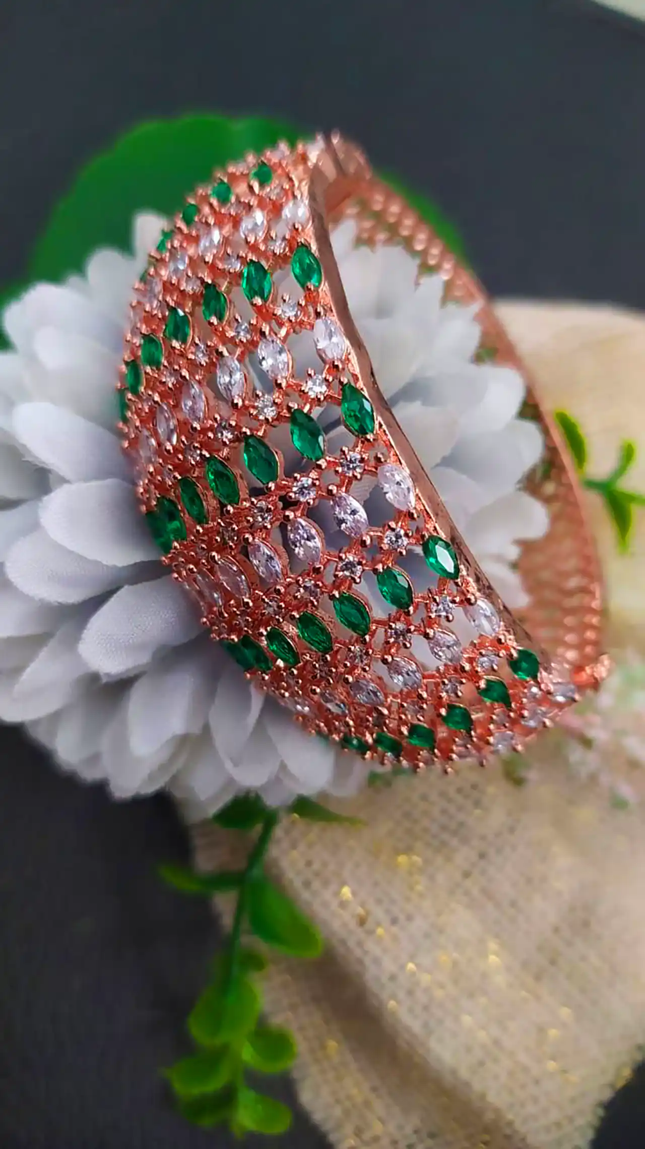 بنگل جواهرنشان لاکچری