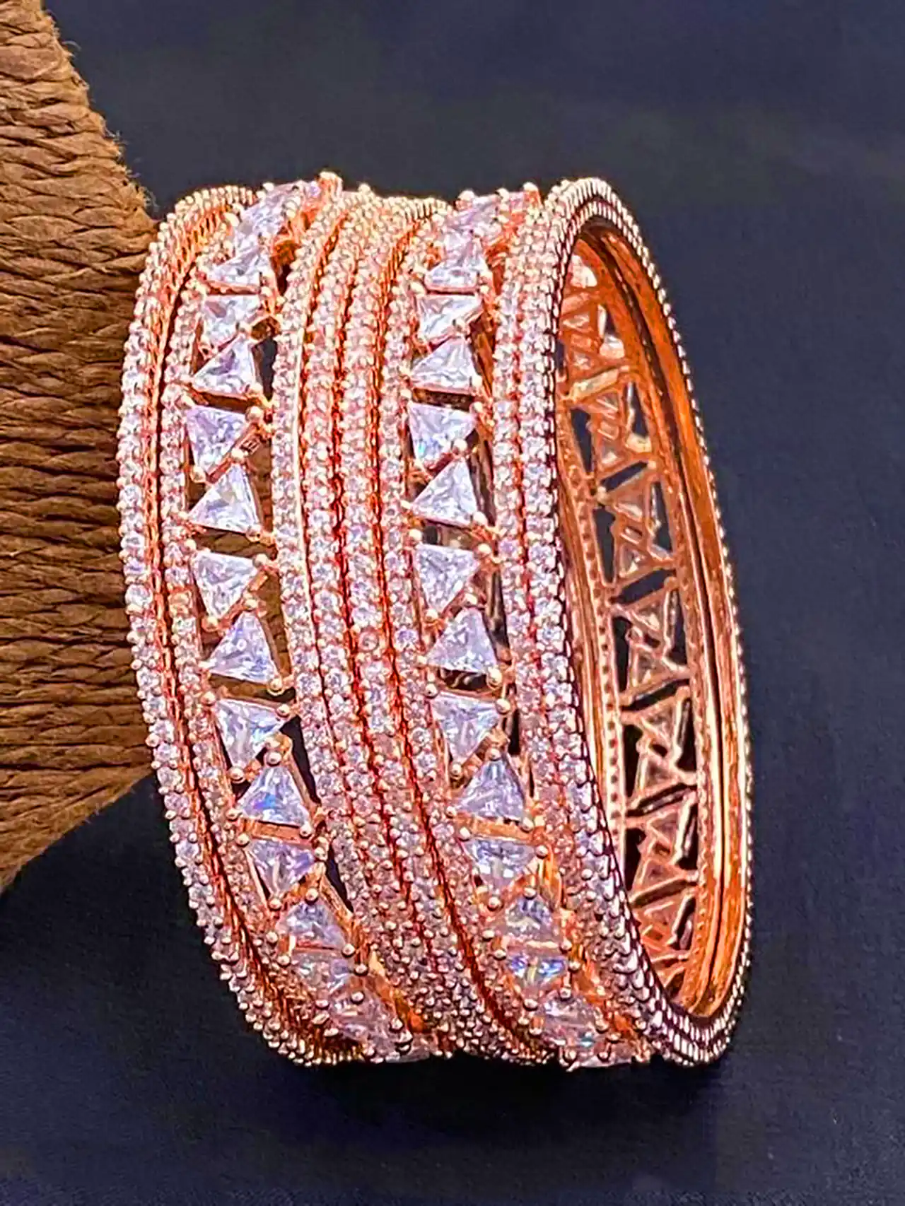 بنگل جواهرنشان لاکچری