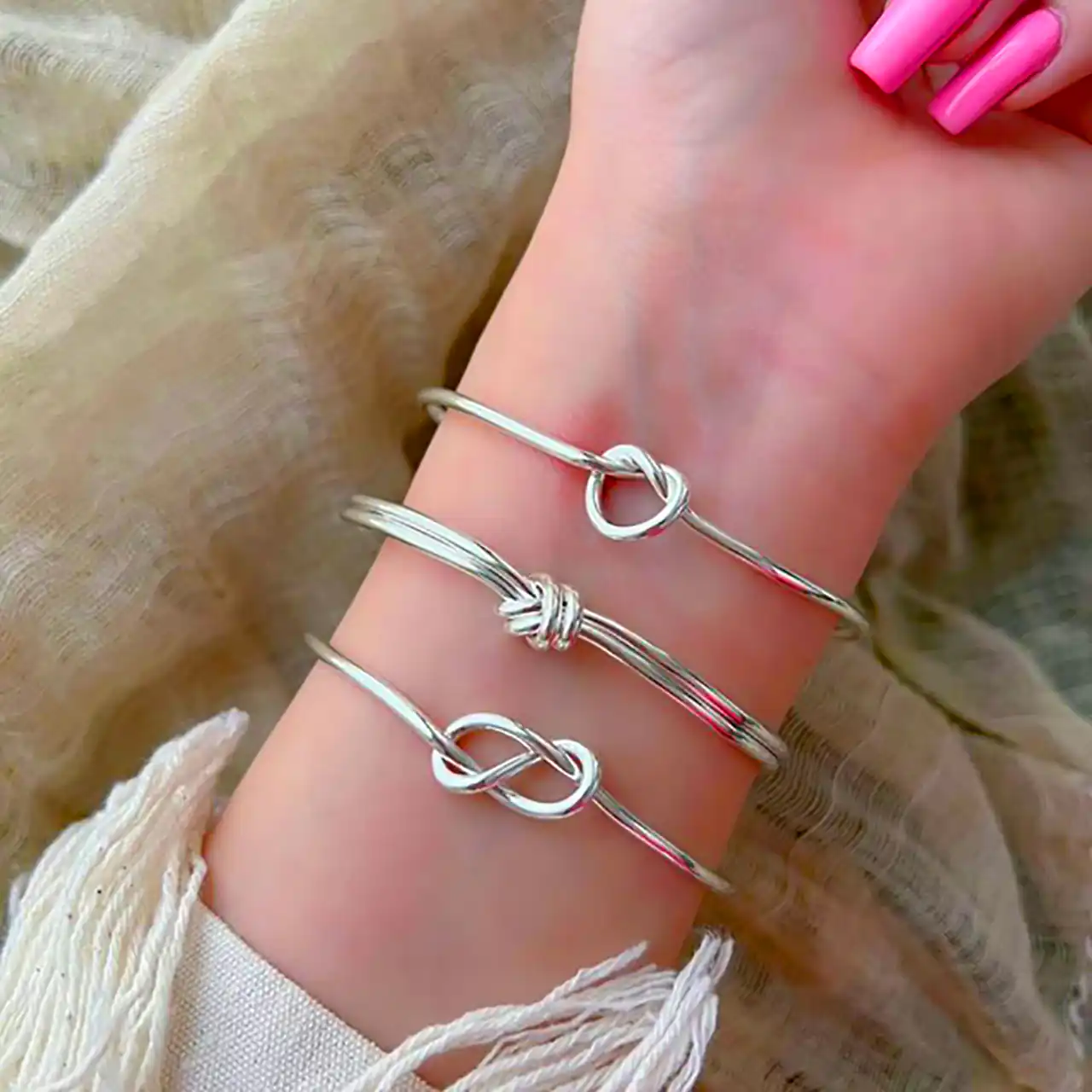 بنگل شیک نقره دخترانه