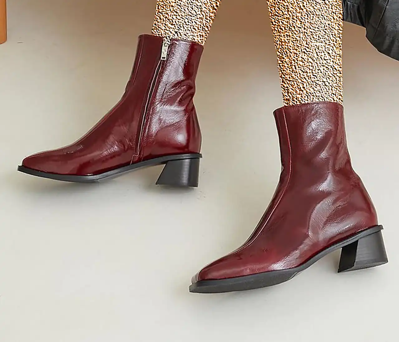 بوت زرشکی کلاسیک زنانه