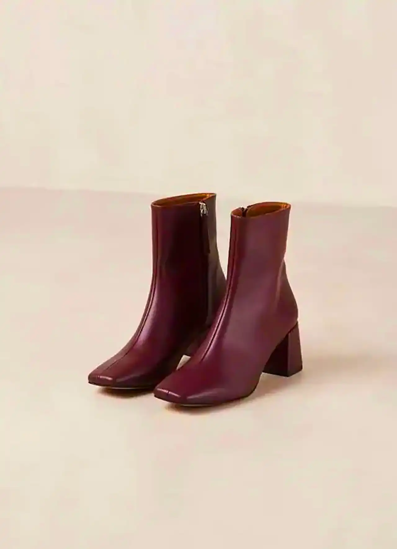 بوت زرشکی کلاسیک زنانه