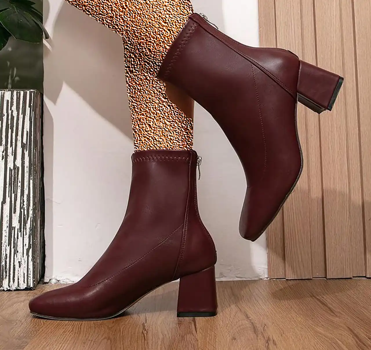 بوت زرشکی کلاسیک زنانه