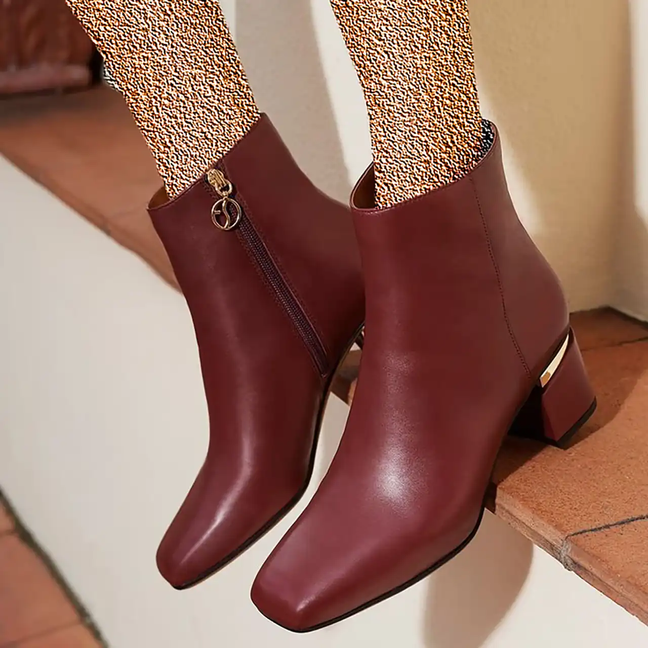 بوت زرشکی کلاسیک زنانه