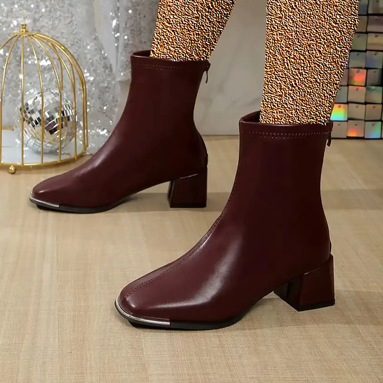 بوت زرشکی کلاسیک زنانه