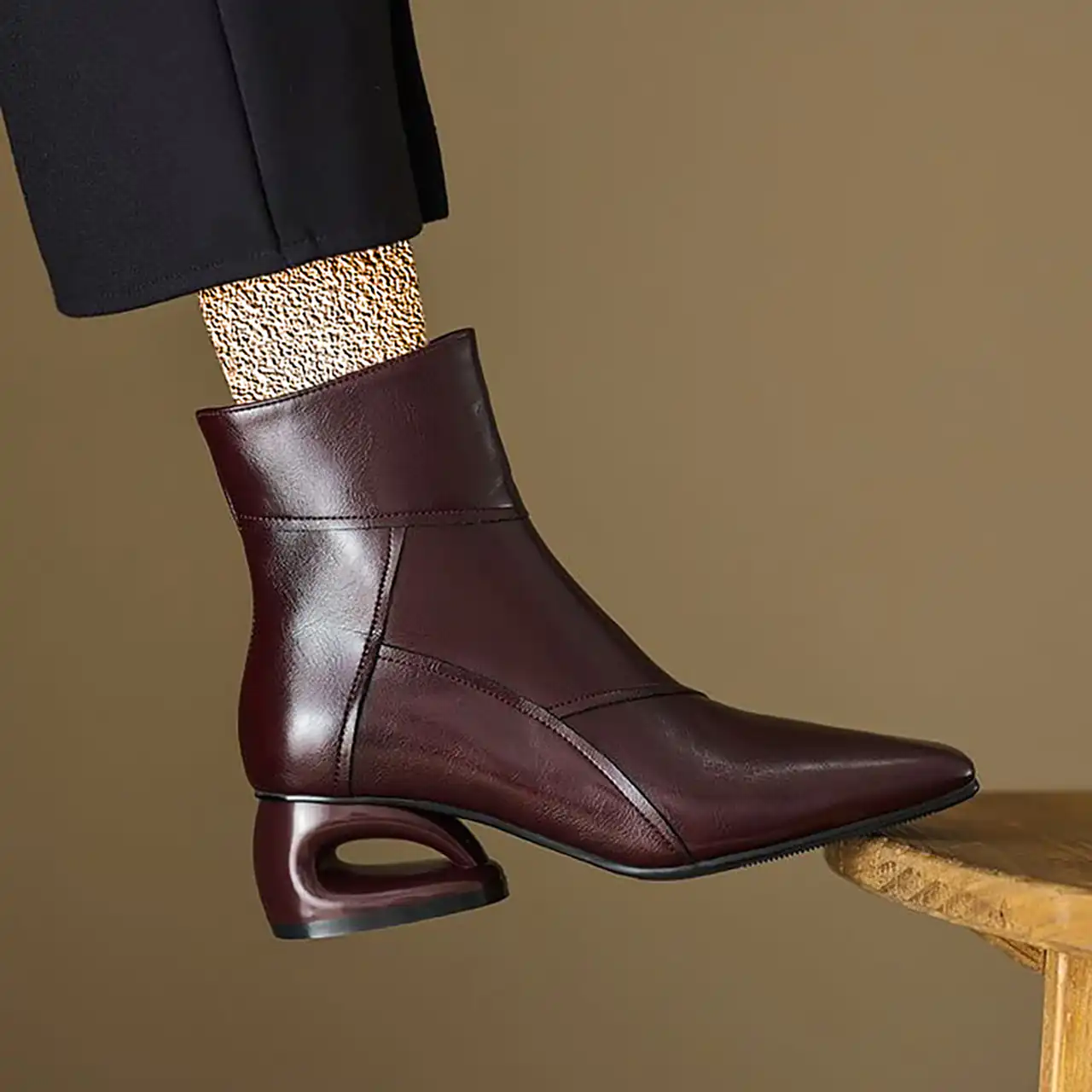 بوت زرشکی کلاسیک زنانه