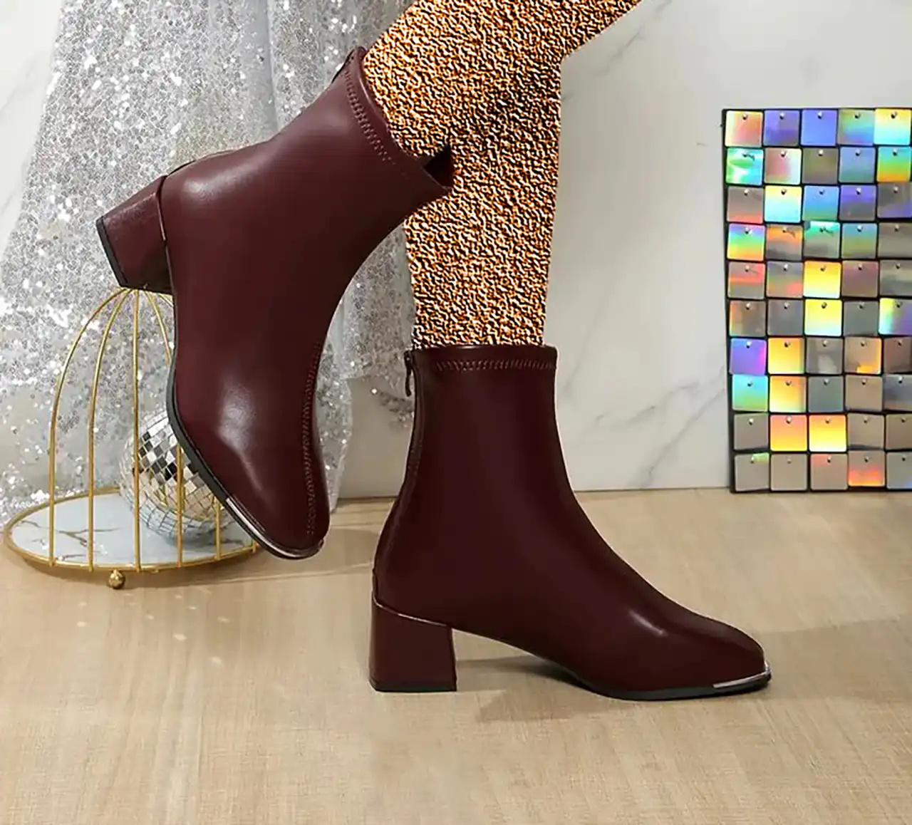 بوت زرشکی کلاسیک زنانه