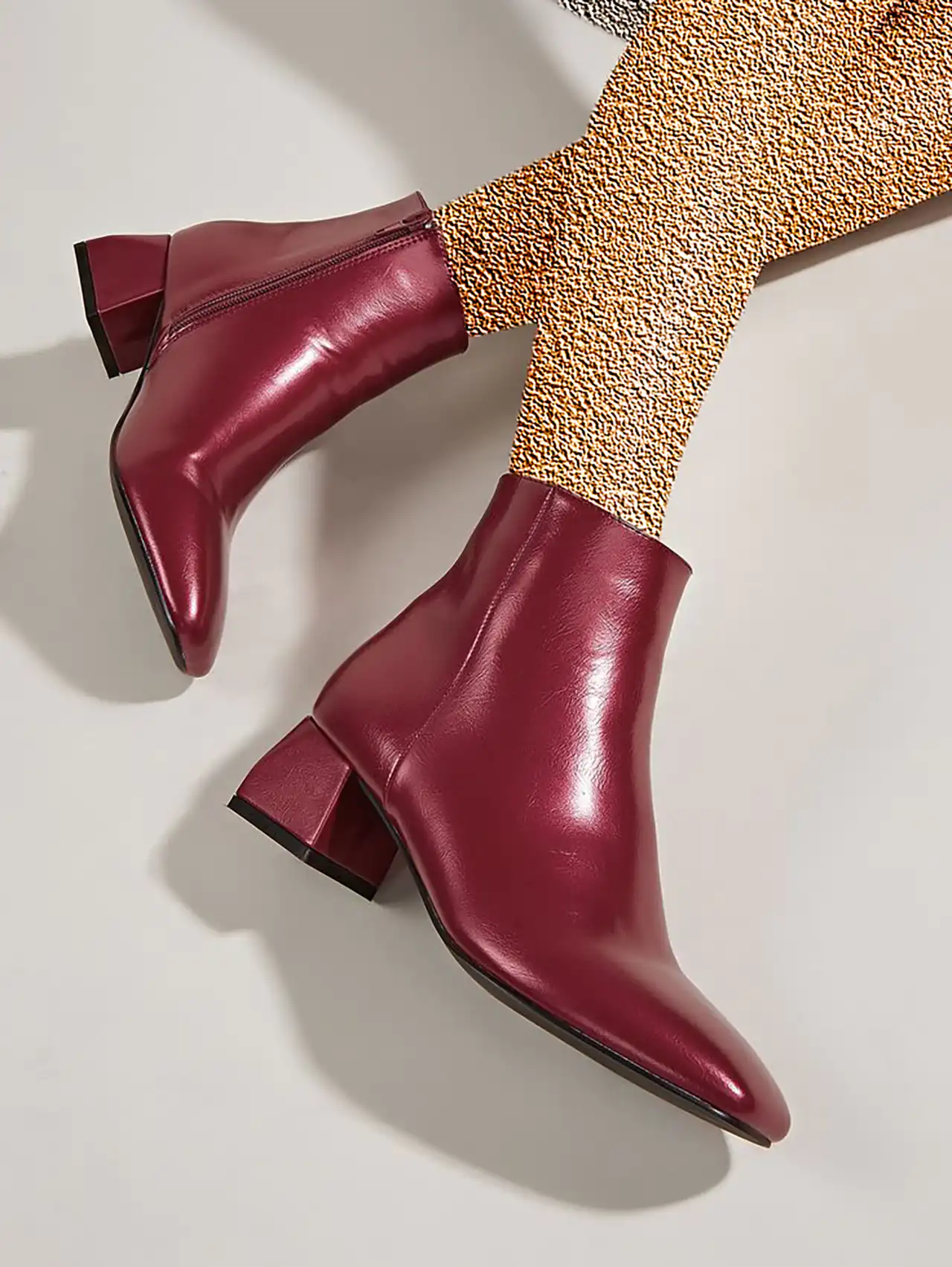 بوت زرشکی کلاسیک زنانه