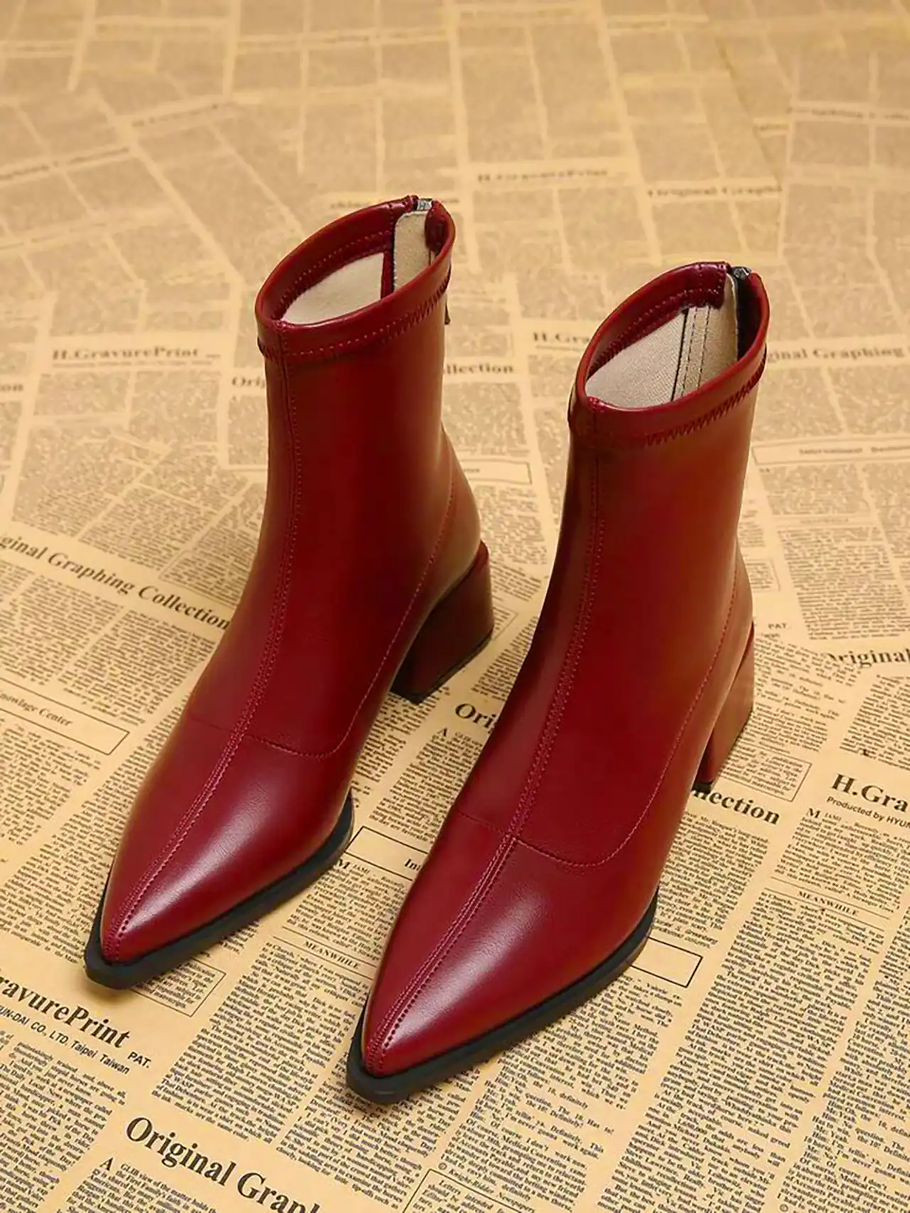 بوت زرشکی کلاسیک زنانه