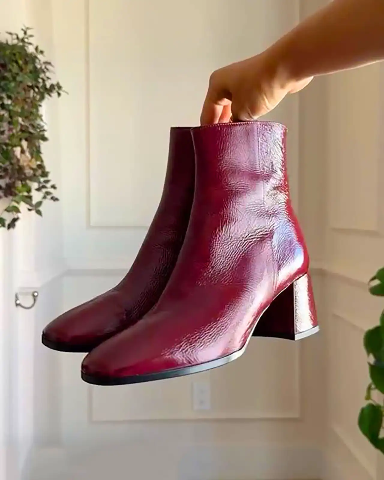 بوت زرشکی کلاسیک زنانه