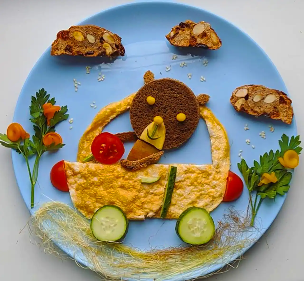 بشقاب تزئین شده برای میانوعده کودکان 