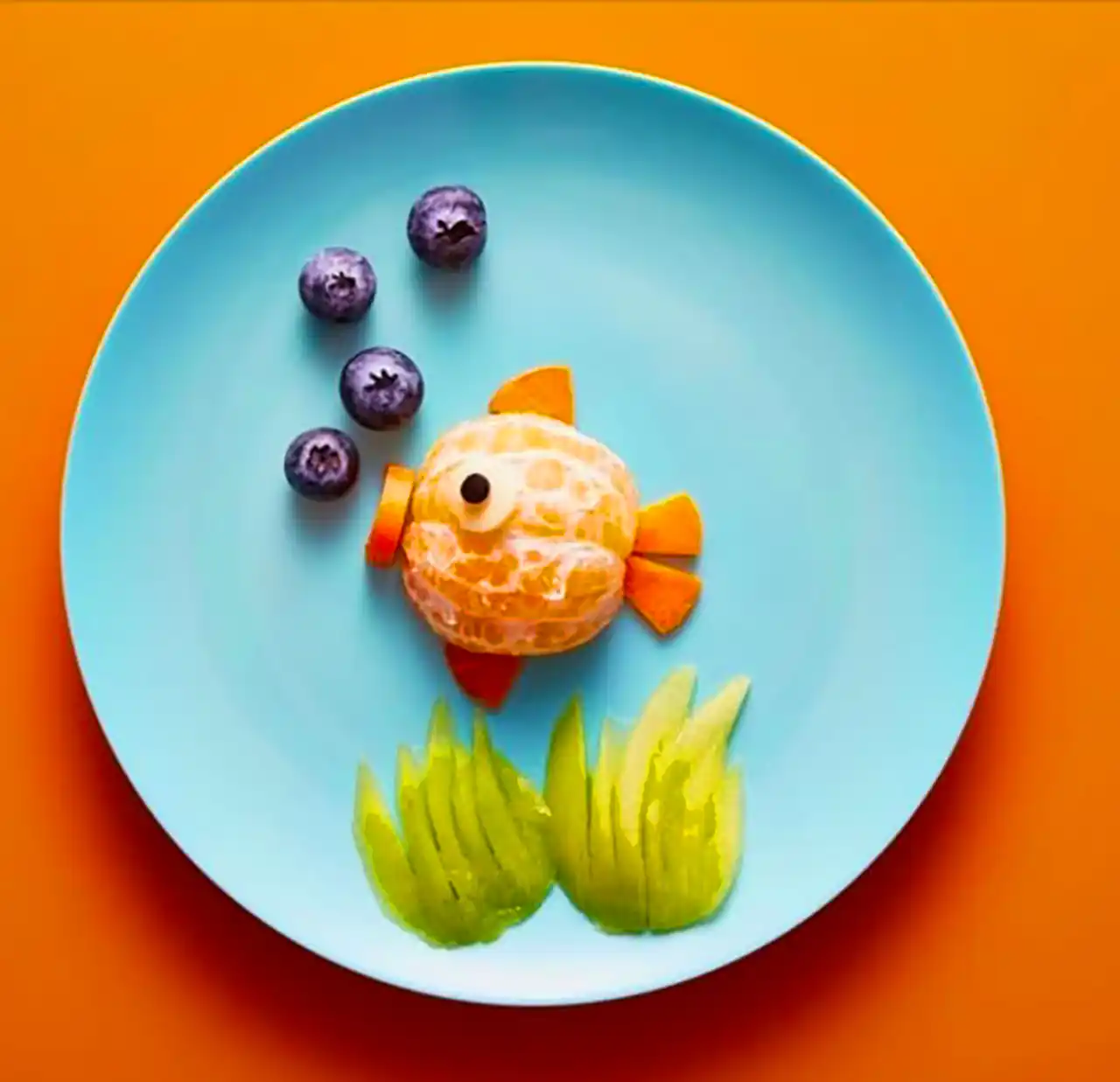 بشقاب تزئین شده برای میانوعده کودکان 