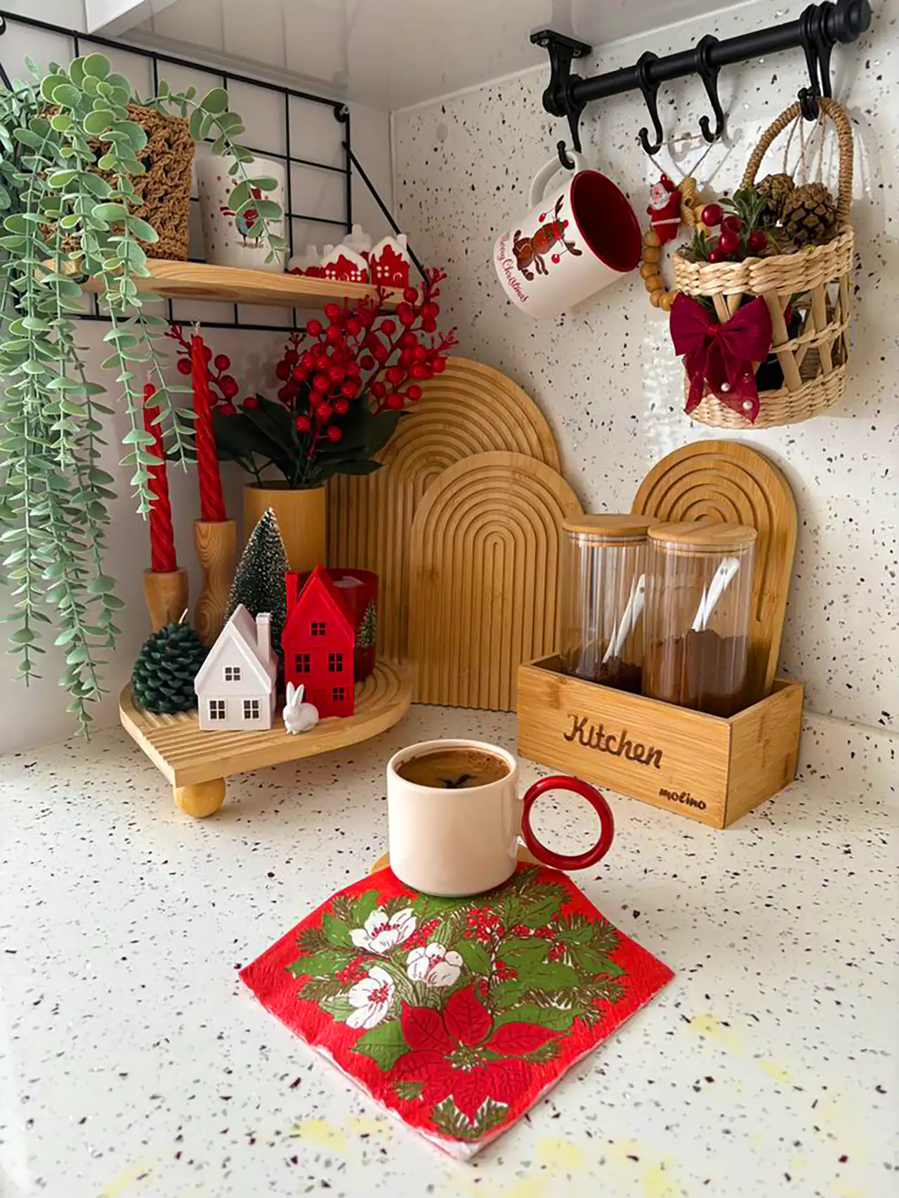 چیدن کنار گاز آشپزخانه