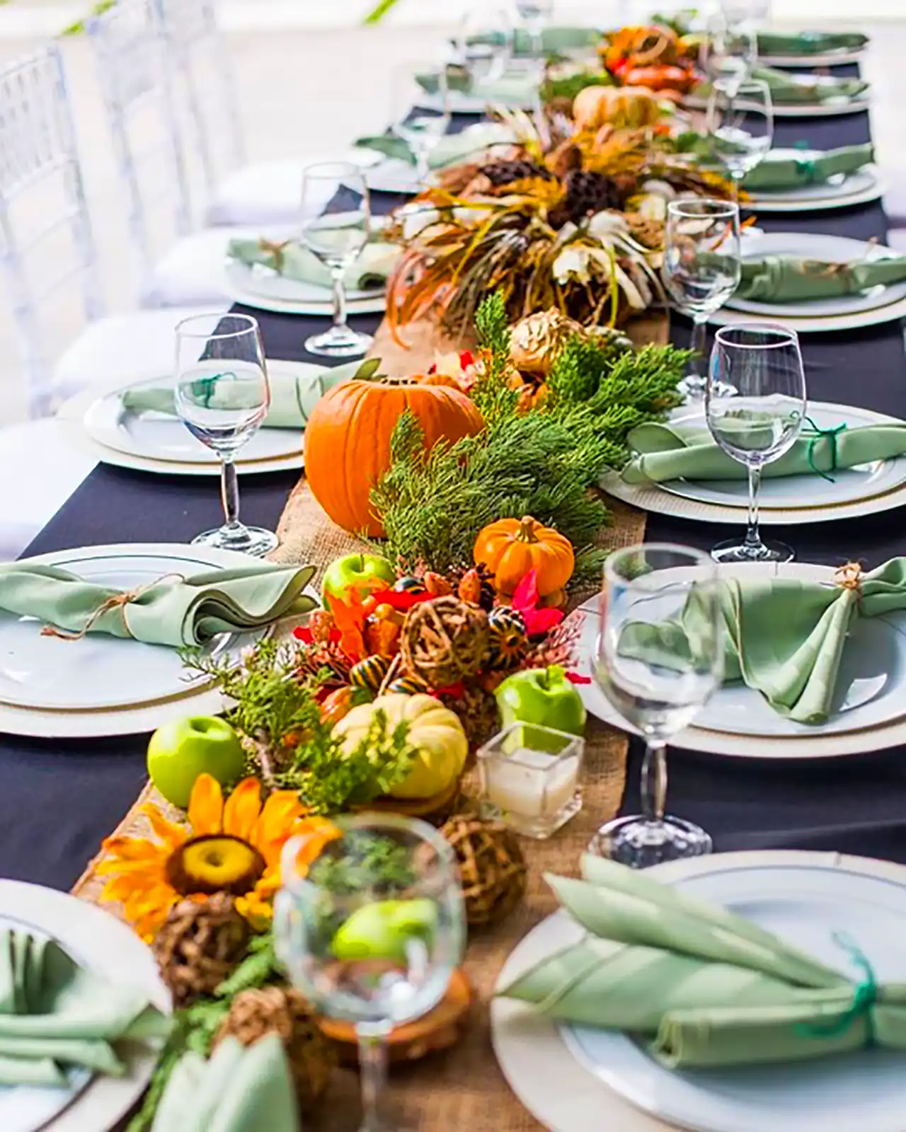 چیدمان میز شام شیک 