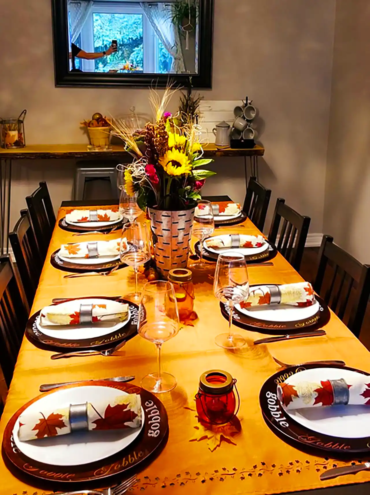 چیدمان میز شام شیک 