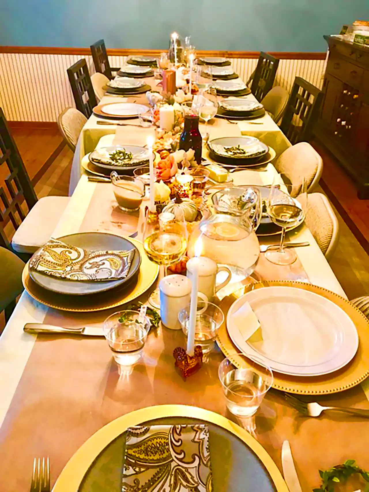 چیدمان میز شام شیک 