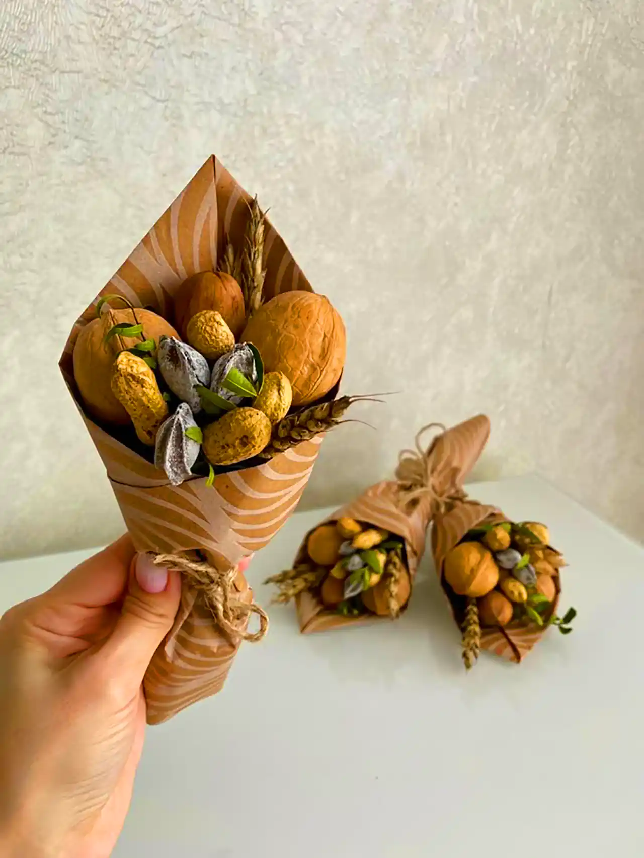 دسته گل سوپرایزی با آجیل