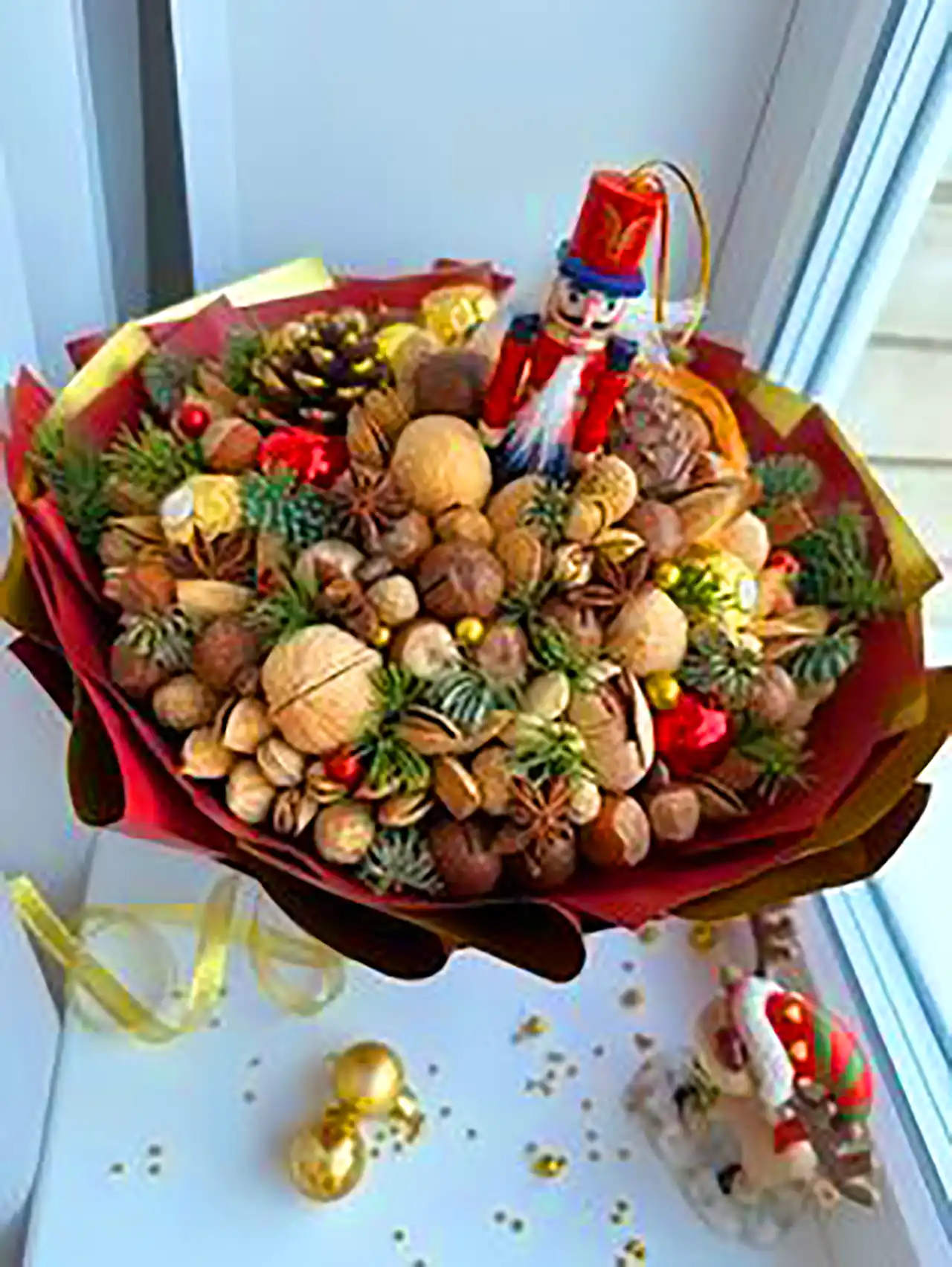 دسته گل سوپرایزی با آجیل