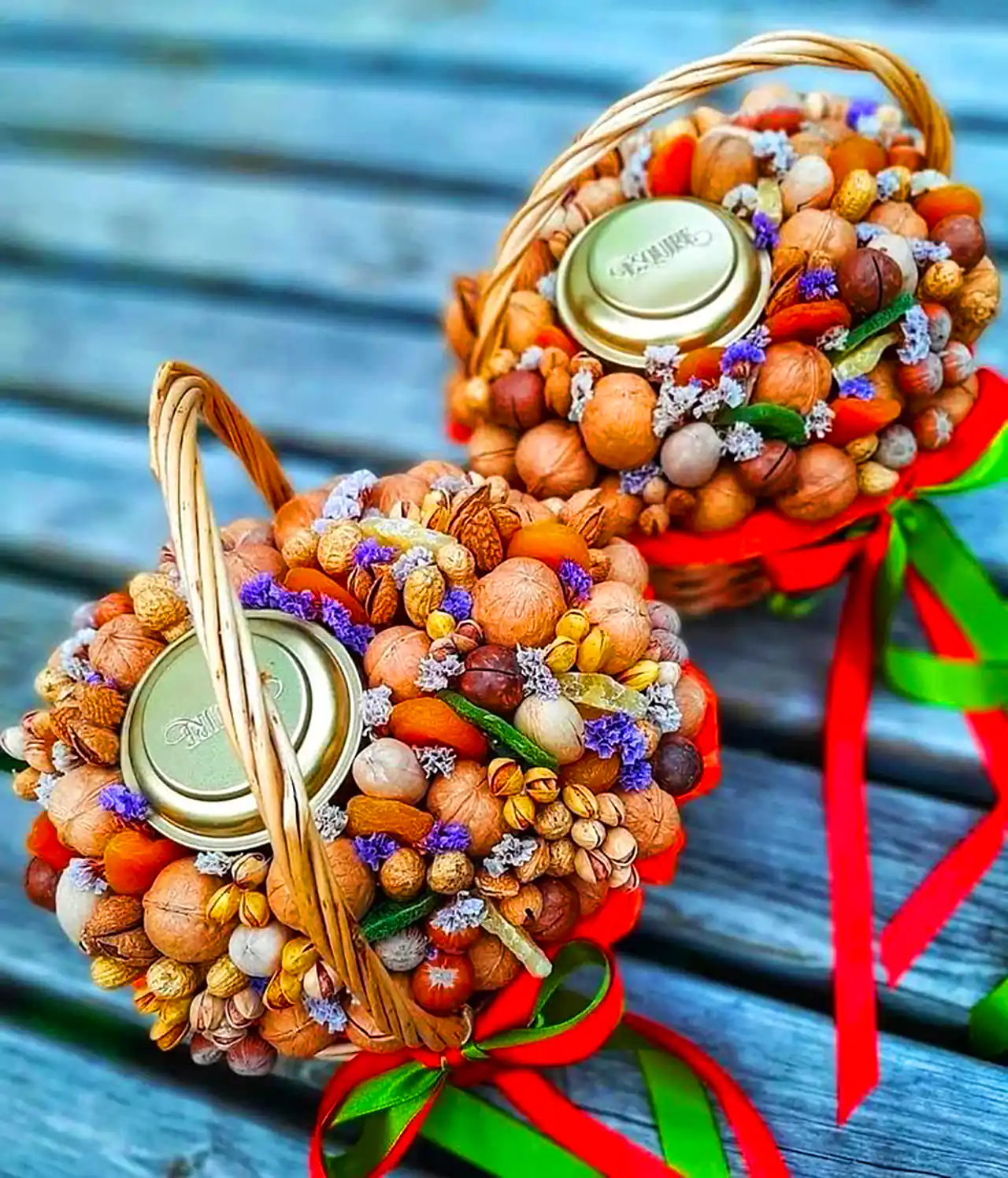 دسته گل سوپرایزی با آجیل