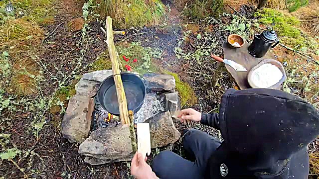 بیگل مرغ سوخاری در طبیعت وحشی؛ آشپزی از صفر کنار آتش