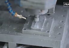 مراحل ساخت گوشی تاشوی پیشرفته سامسونگ در کارخانه