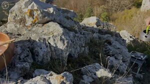 پخت پیتزای ایتالیایی با پنیر آب شده روی قله کوه