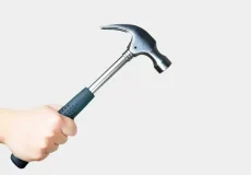 تعبیر خواب دیدن چکش + برای زن متاهل و باردار و دختر مجرد و از دید مولف